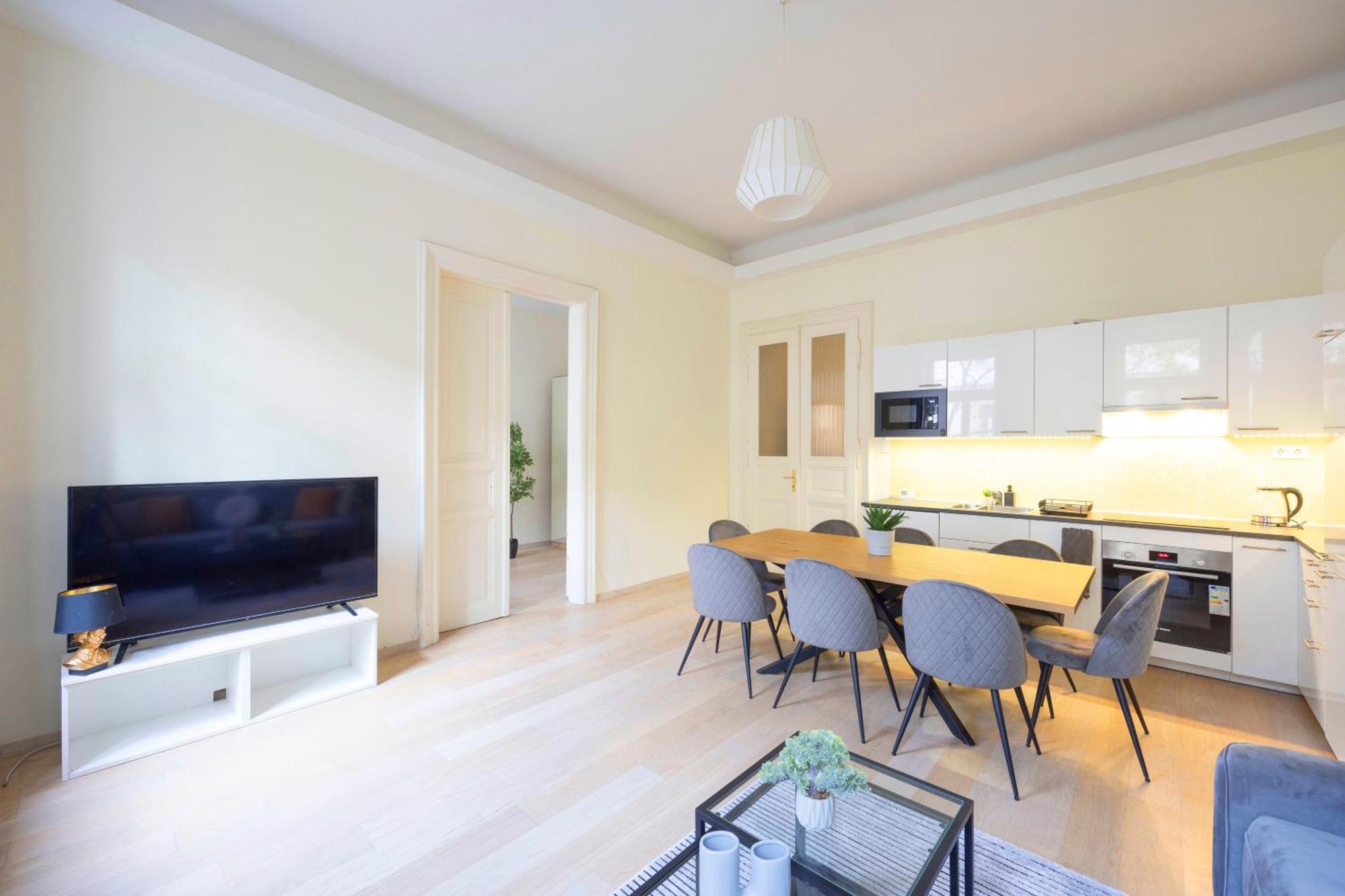 Exclusive & Spacious Central Residence W/ 4Bedrm 2Bathrm Budapest Exterior photo