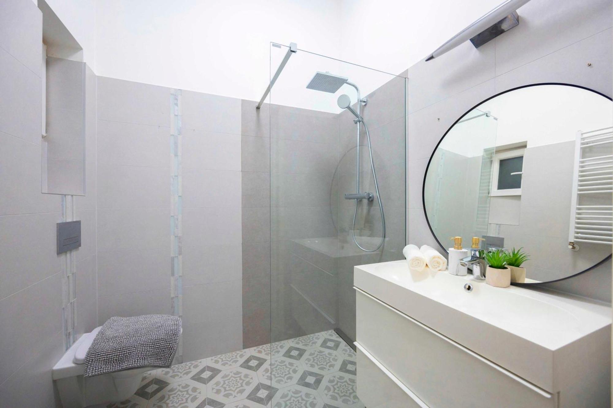 Exclusive & Spacious Central Residence W/ 4Bedrm 2Bathrm Budapest Exterior photo